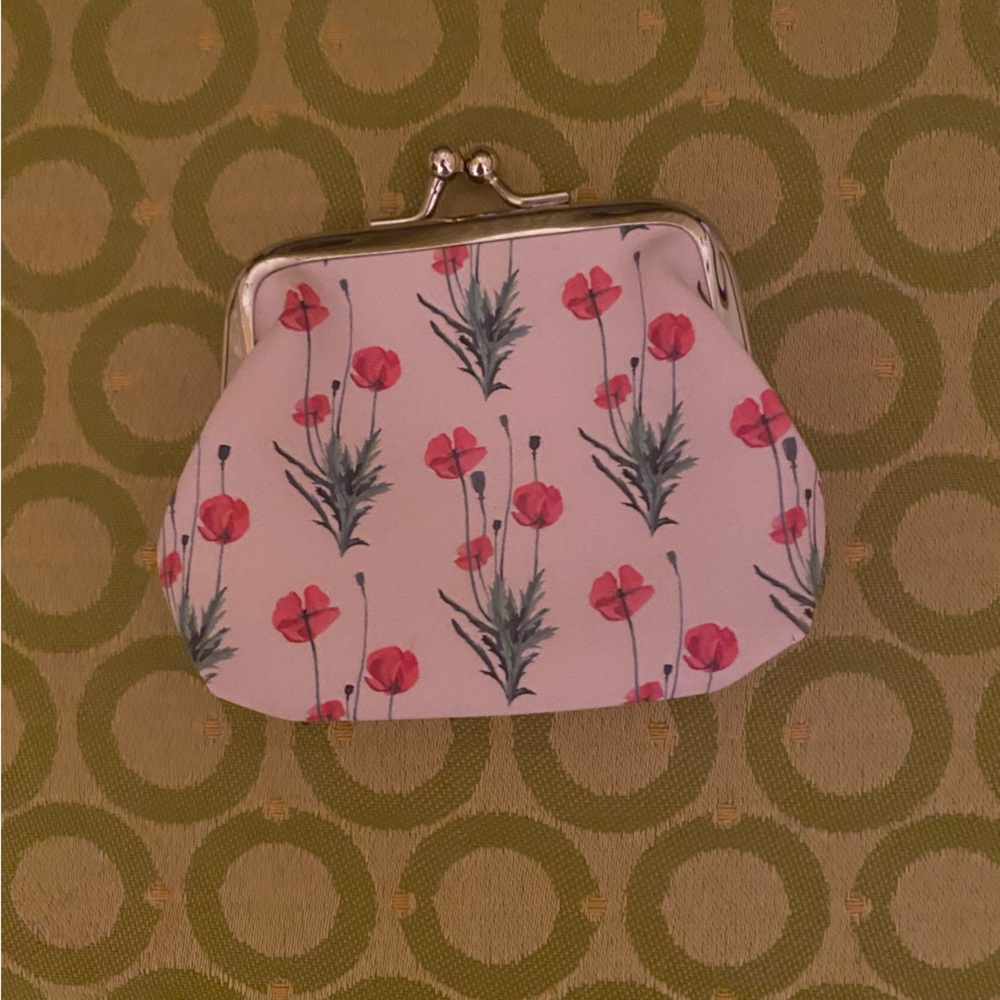 Tiny coin pouch with kiss lock